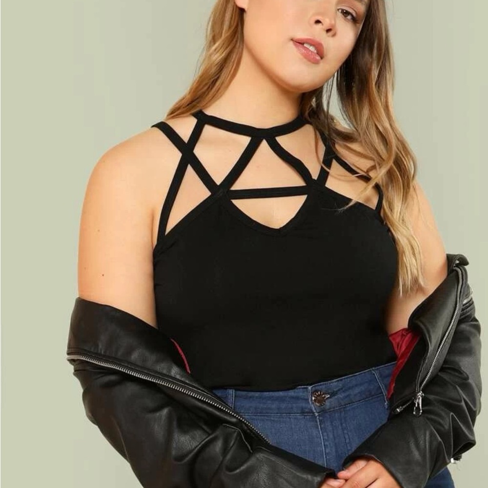 Black strappy neck solid shell top. 0XL(SHEIN)